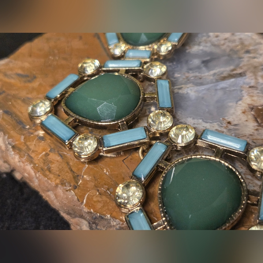 Vintage Elegant Green and Gold Women's Necklace Costume Jewelry